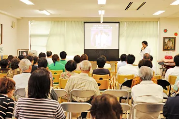 健康教室で地域の方へ情報提供を行う予防医学の取り組み